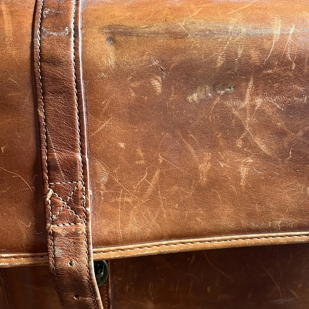 Vintage Wilsons, cognac leather messenger bag. - Picture 3 of 16